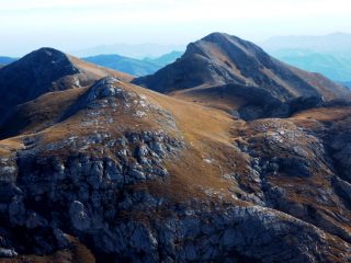 Cima Revelli a sinistra e Bric di Conoia a dx dal Mongioie