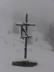 01 - crocifisso all'arrivo della seggiovia Chamolé (768x1024)