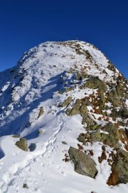 la cresta percorsa vista dall'anticima