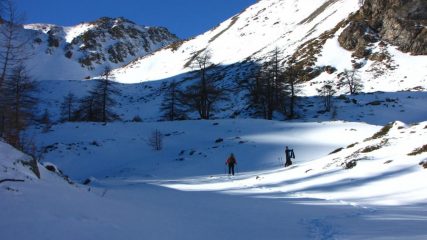 salendo nel vallone che porta al Col Collet...01 (17-11-2013)