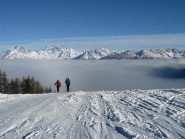 Salendo con mare di nuvole sulla Valle