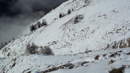 Salgo diritto per i l ripido versante W completamente innevato