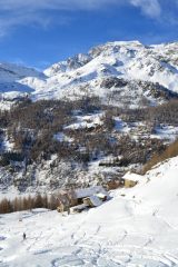 in discesa verso il villaggio di Lo Rocher