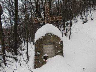 la lapide commemorativa