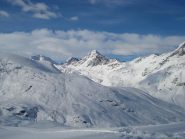 Il fascino delle montagne ricoperte di neve