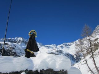 statua della Madonna al Pian della Mussa