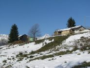 Casa colonica a Luvatera, con Torre di Lavina al centro