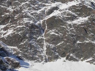la cascata con il tracciato