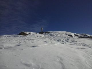 l'arrivo in vetta sotto la madonna  metallica...