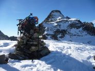 in vetta, sullo sfondo il Becco Alto dell'Ischiator