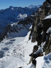 Vista verso la Valle dell'Orco, il Mare Percia a destra, e sullo sfondo la Grande Aiguille Rousse