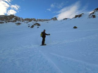 vipi alla base del lungo e ripido pendioda salire