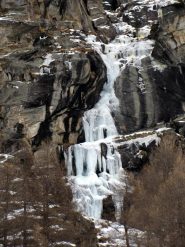La cascata nel suo complesso, condizioni della prima salita.