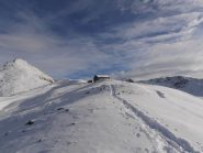 02 - la cresta da fine piste al Santuario si fa a piedi, troppa poca neve sopra le pietre