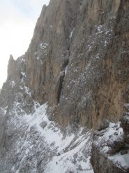 La cengia dei fassani che mena allo Spallone del Sassolungo