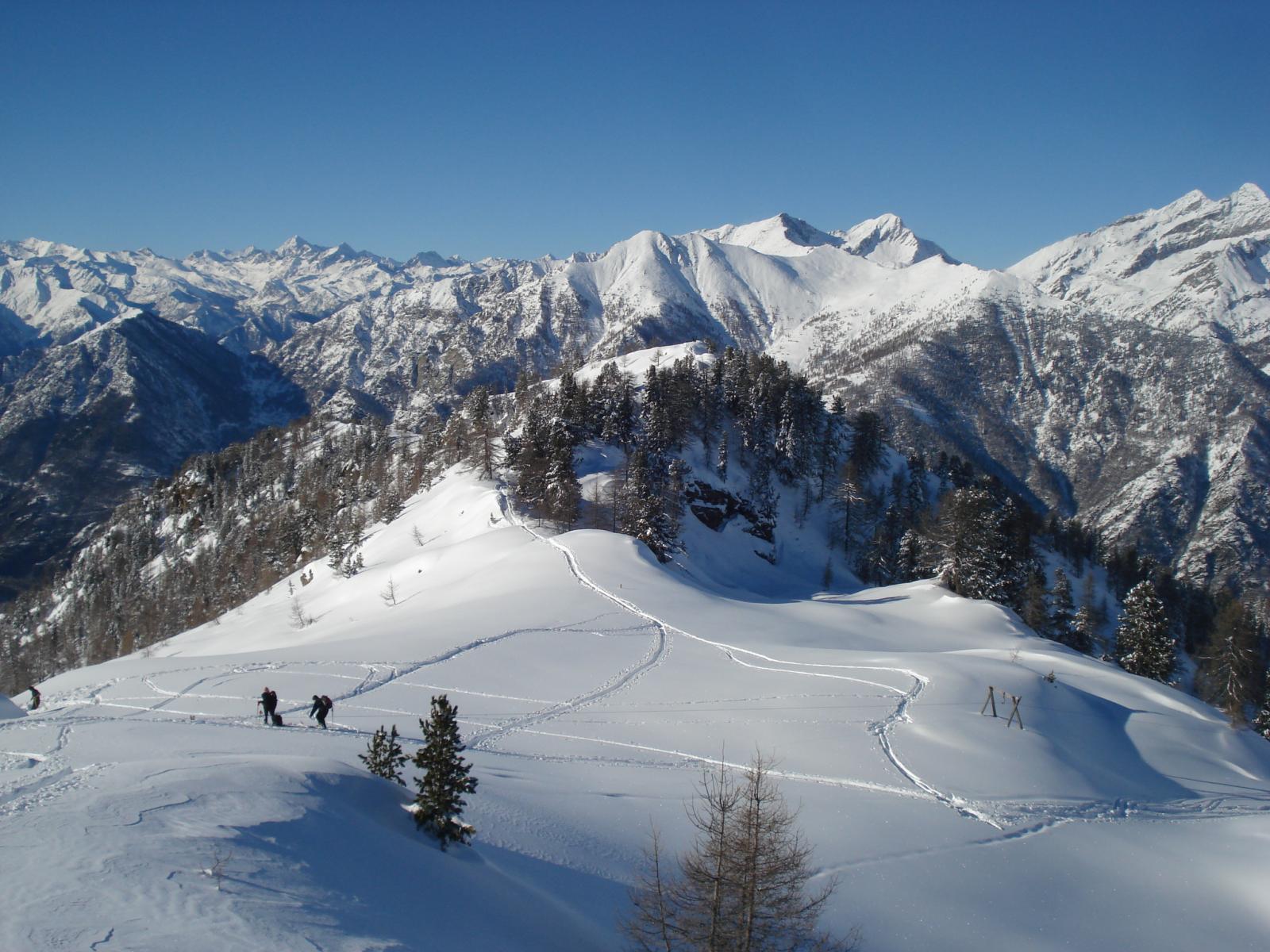 Vista su punta Leretta dall'anticima del monte Mars