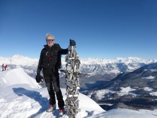 la nuova croce, personalmente brutta potevano farla con le lattine della cocacola  così era arte moderna....