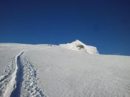 traccia salita in fondo la vetta