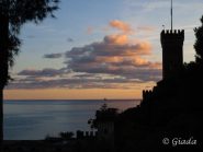 Castello, mare, nuvole....