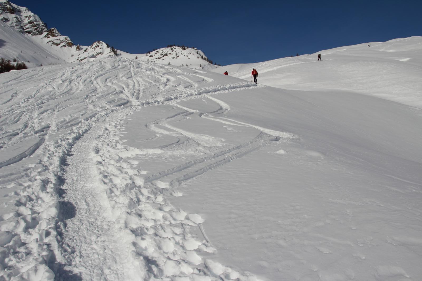 seguendo l'ottima traccia esistente nel vallone Ciarbonet