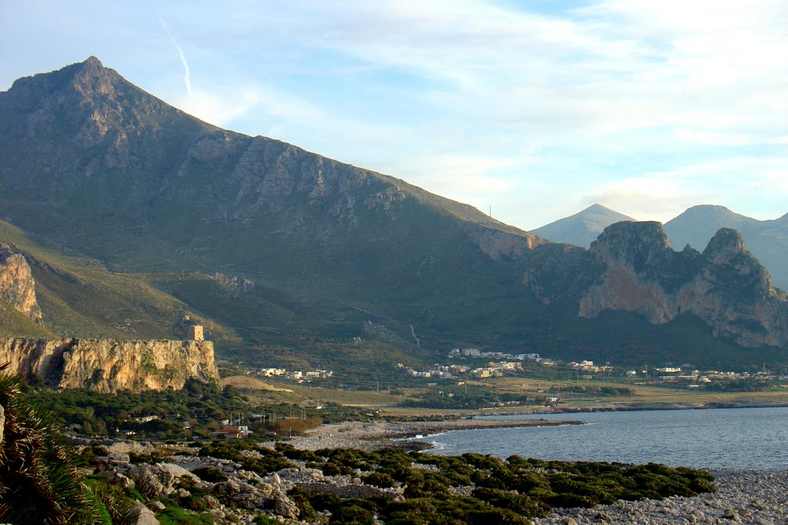 in basso a sinistra il campeggio