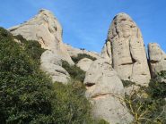 L'Elefant, o meglio la Trompa dell'Elefant. A destra la Momia. La via corre sul filo.