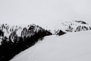 Ragozzo, Cima Alta a sinistra, schegge di Muino a destra