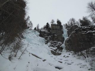 Si intravede la cascata...