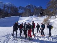 gruppone  sotto al rifugio