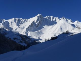 qui ancora senza un filo di vento