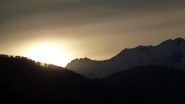 Tramonto di fine Maggio sul M. Calmia e sul Gran Paradiso dalla finestra di casa mia