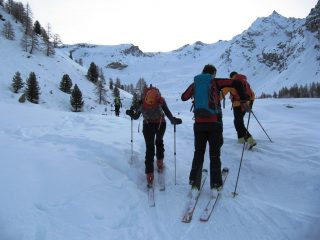 una vista dell'itineraio di salita dalla croce a 2000 m