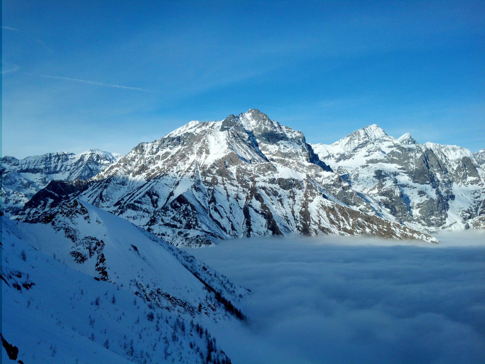 Le nuvole sotto di noi