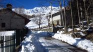 Tratti di strada dove la neve scarseggia...