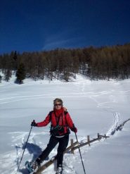 Carla dopo la discesa dal bosco al Lago di Laune