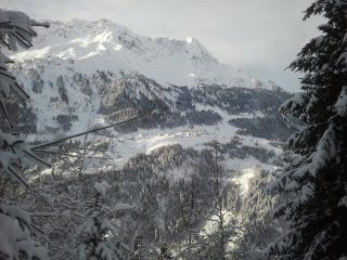 il paesino sotto impianti di Airolo