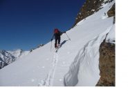 in traverso verso l'imbocco del canale..