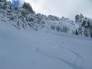 traversata verso forcella pecoli, sulla destra la forcella cason