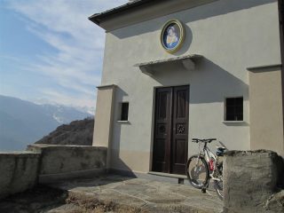 chiesetta sopra Case Buia