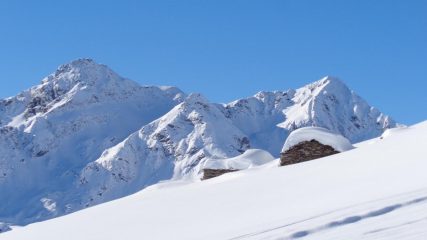Marsè a sx,Bellavarda a dx e al centro l'Uja di Pratofiorito