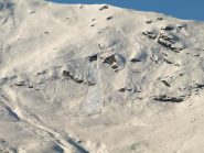 Due innocue valanghe a pera sul versante opposto della valle