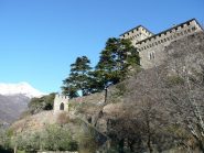 Castello di Montestrutto e porta carraia