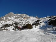Il canalone riempito dalla valanga