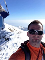 In cima alla Vaccarezza e alle spalle la mia compagna di avventure Gwynnetth