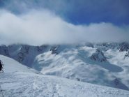 dalla vetta verso il Tenibres avvolto nella nebbia