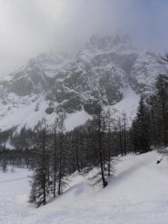 10 - Ai piedi delle Grandes Jorasses immerse nella bufera