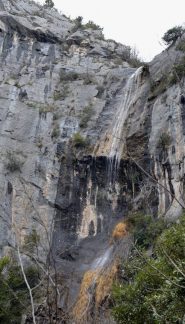 la cascata meravigliosa delle terre alte