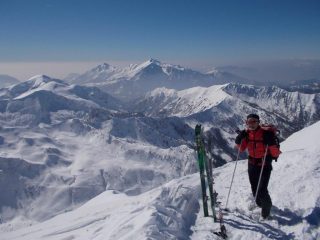 Sullo sfondo la Grignetta e il Grignone visti dalla cima del Mellasc