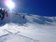 Area pelli smarrite: sulla dx. della foto, ben sotto la traccia in diagonale, verso il pianoro sottostante