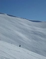 Salendo con lo spallone sud alle spalle
